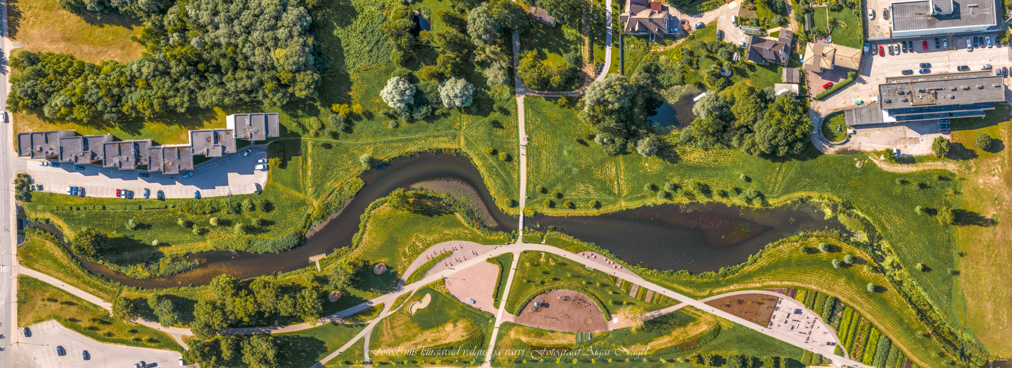 Fotol Võru Koreli Park 29.08.2022.  Mõõtmed 14045x5110 88,3 MB.