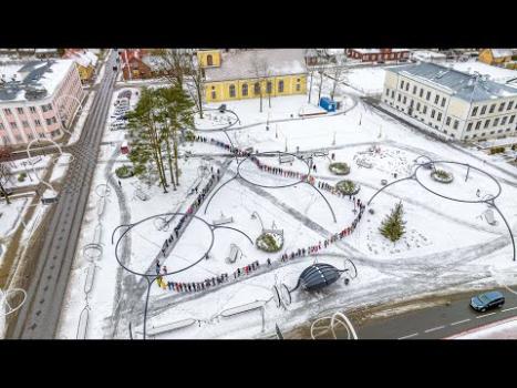 Suure südame tegemine Võru keskväljakul 2023